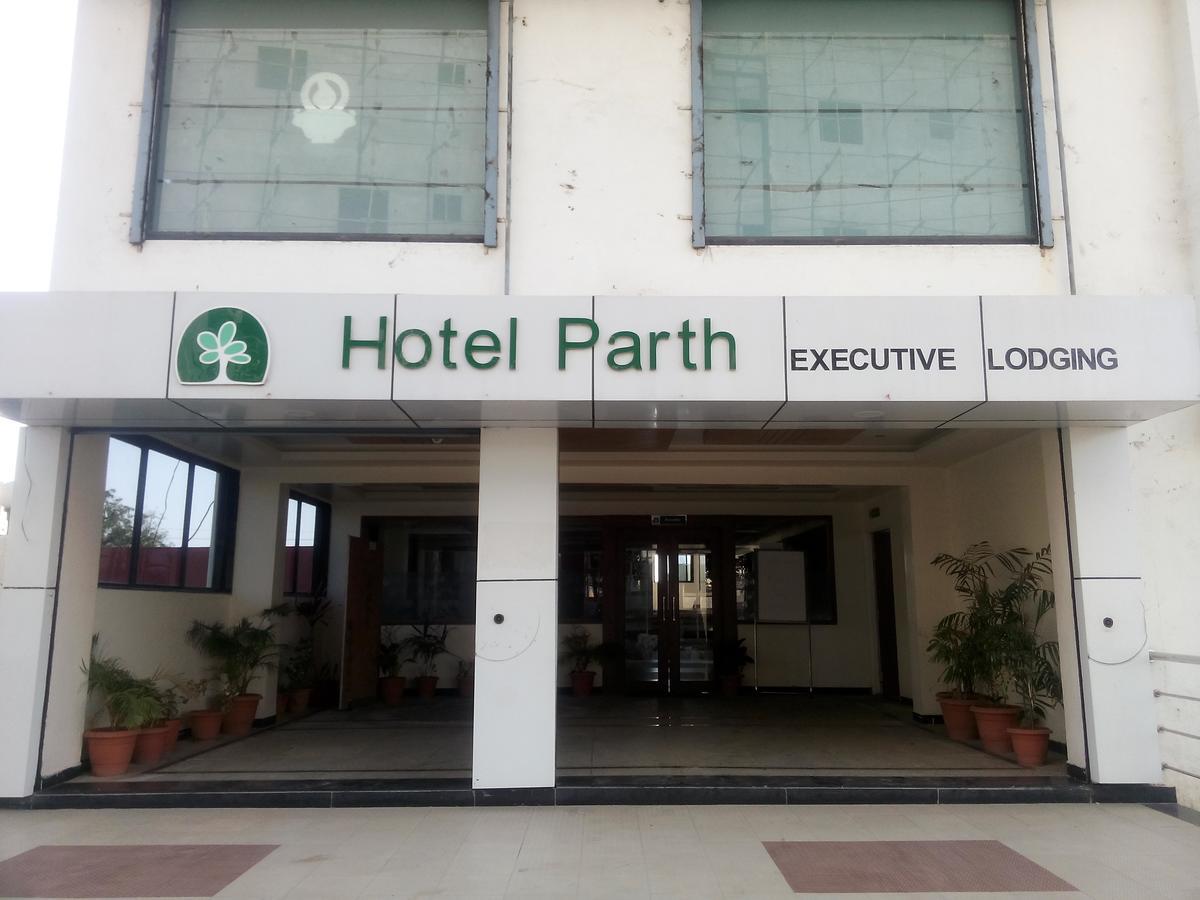 Hotel Parth Executive Lātūr Exterior foto